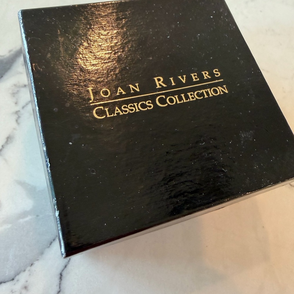 Joan Rivers Classics Collection Red Lucite Bangle With Original Box - Picture 6 of 7